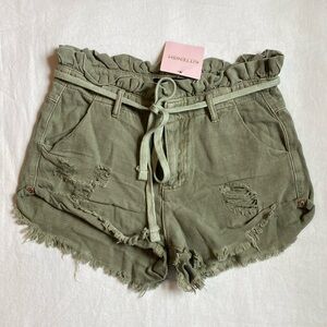 New with tags Kittenish army green shorts with tie